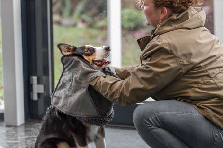TRIXIE Handtuch mit Handlaschen